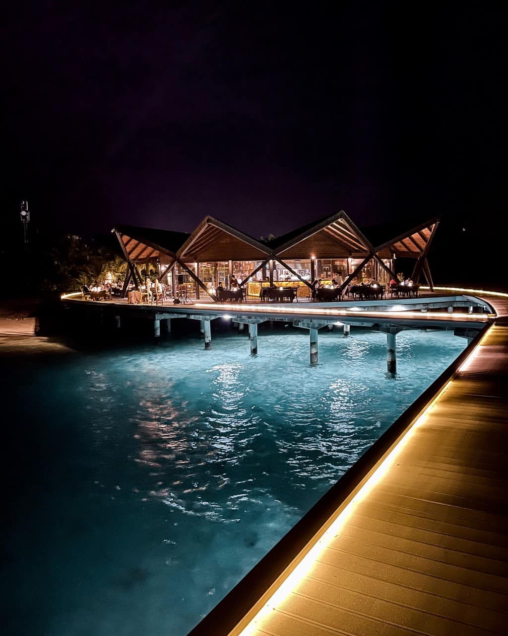 Mövenpick Resort Kuredhivaru Maldives Bodumas Restaurant at Night
