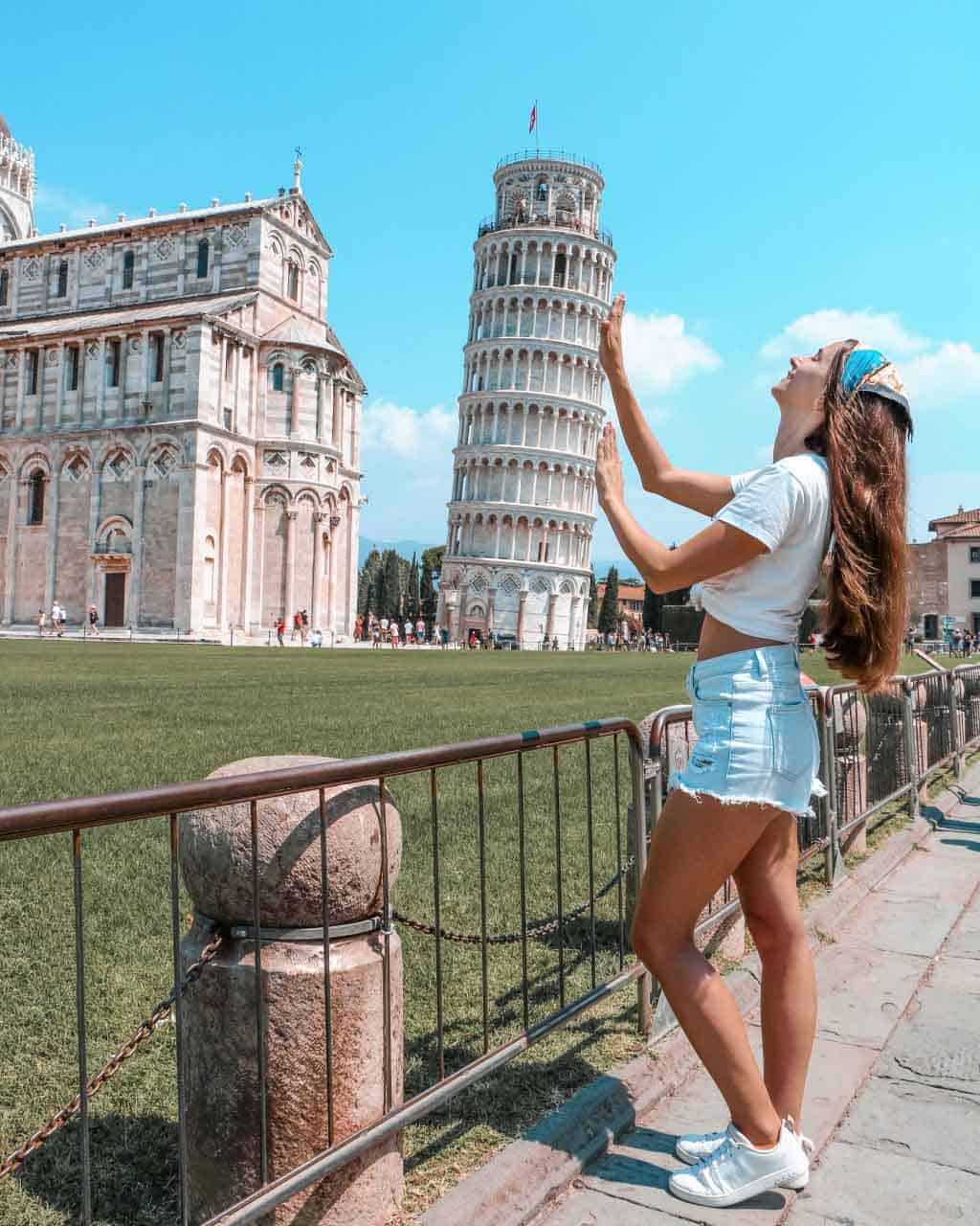 Taking photos with the Leaning Tower of Pisa