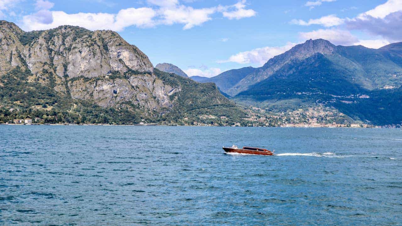 Private Luxury Vintage Speedboat Tour in Lake Como
