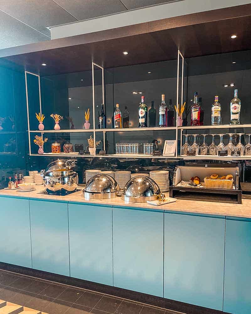 Airport Lounge food and drinks buffet